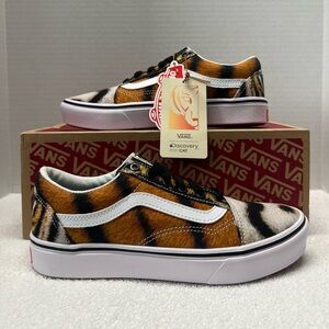 Vans X Discovery Project Cat ComfyCush Tiger Sneakers (Women’s Size 7)